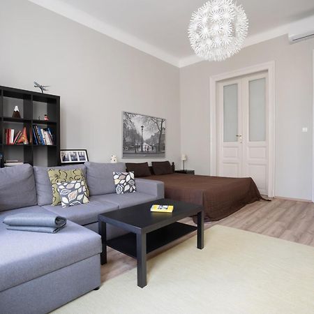 Bpr Castle Hill Apartment With Garden Boedapest Buitenkant foto